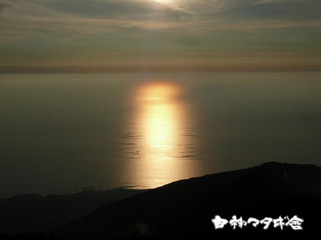 写真 津白神岳より日本海を望む